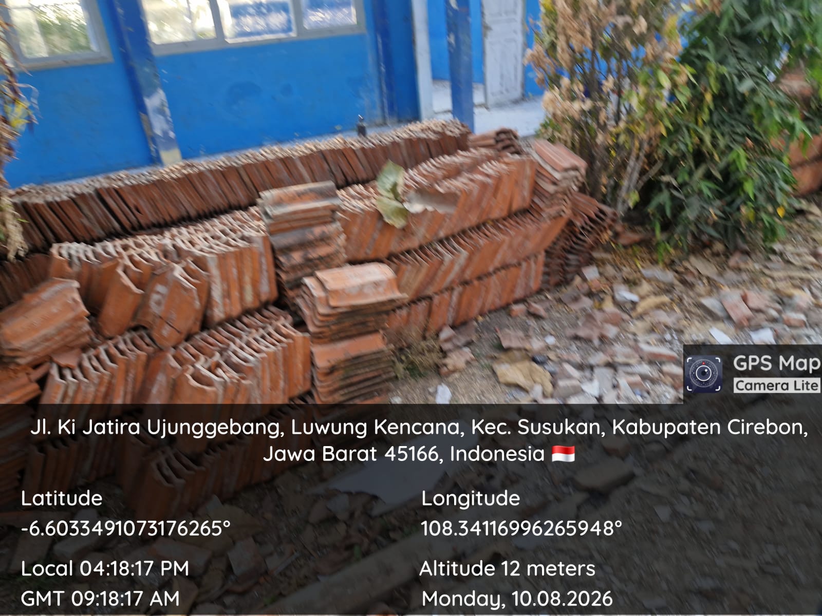 SISA MATERIAL BONGKARAN DI SMPN 2 SUSUKAN