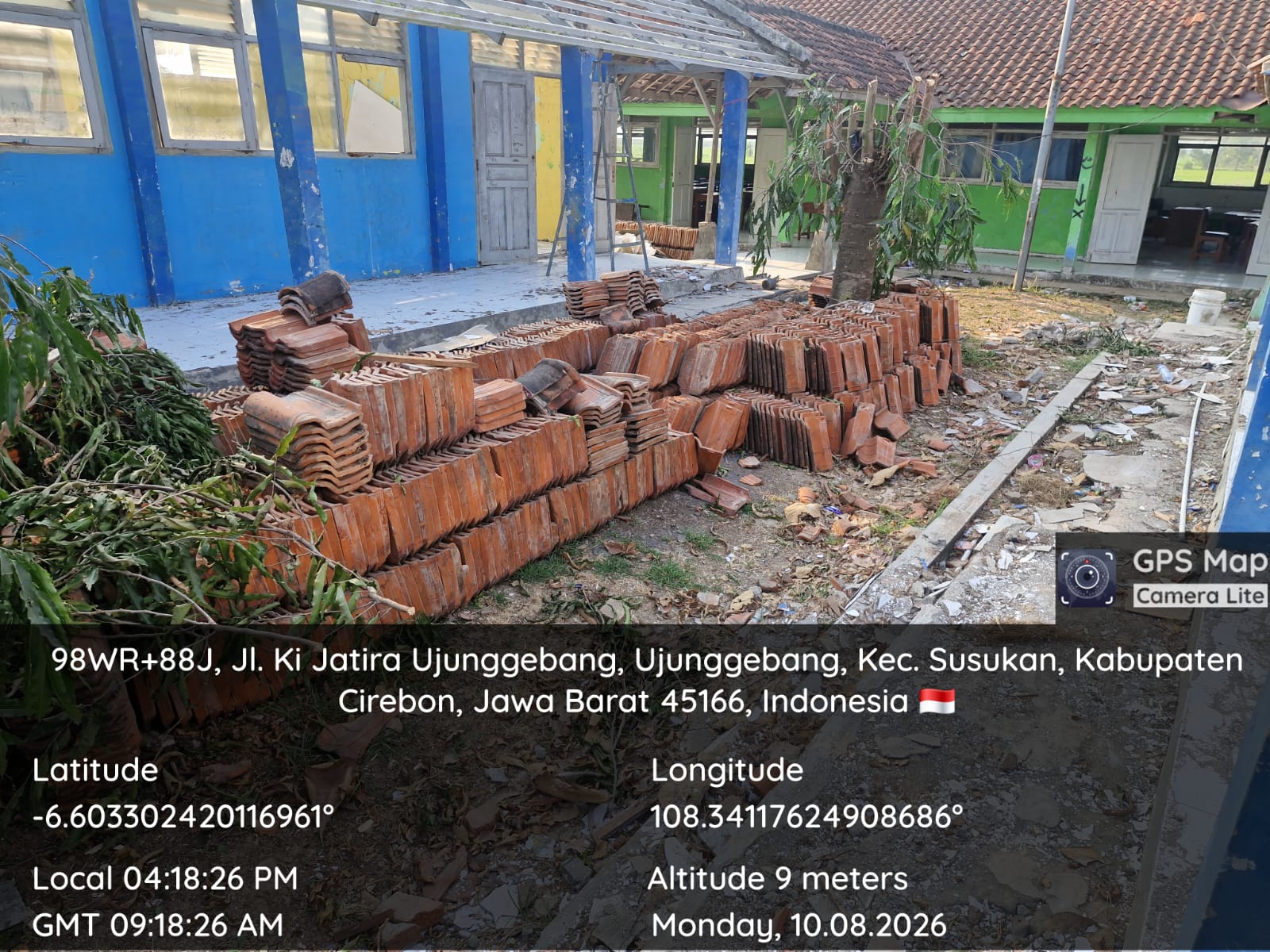 SISA MATERIAL BONGKARAN DI SMPN 2 SUSUKAN